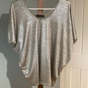 Shimmering silver well-made dressy or casual scoop neck, short sleeve top:Size M